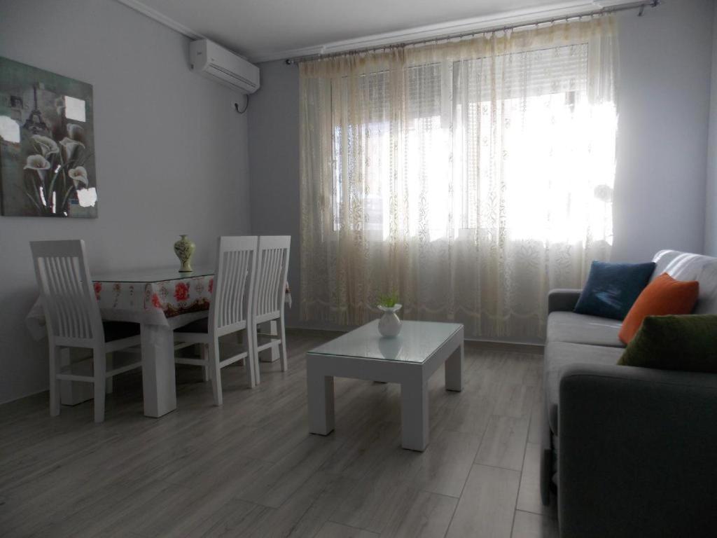 Coastline Apartments ซารานเดอ ภายนอก รูปภาพ